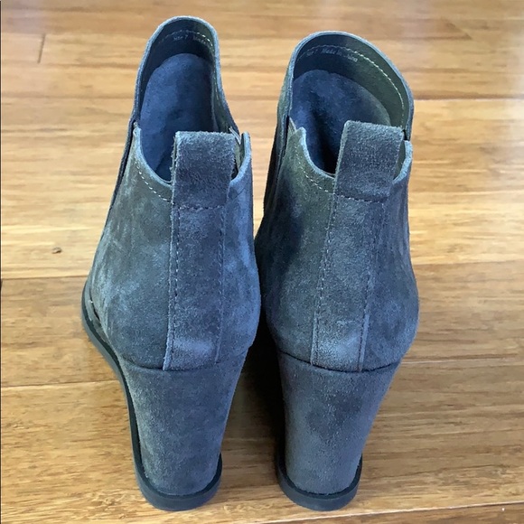 NEW DOLCE VITA women’s Wedge Suede Gray Boot Sz 7 - Picture 3 of 6